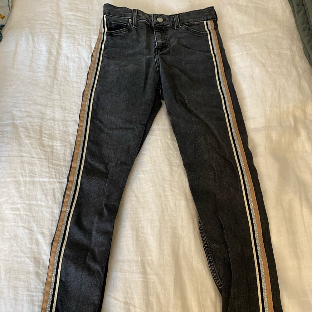 Skinny jeans with stripe down the side
